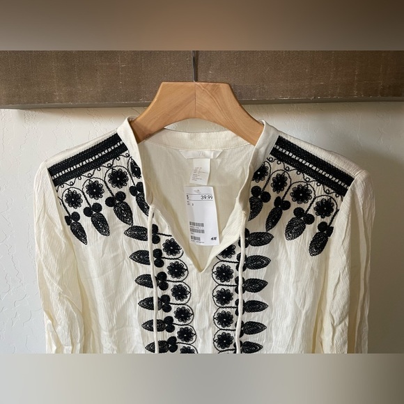 H&M| Cream Peasant Top, Boho Floral Style—Embroidered/Stitch Detail, Size 2••• - Picture 2 of 10